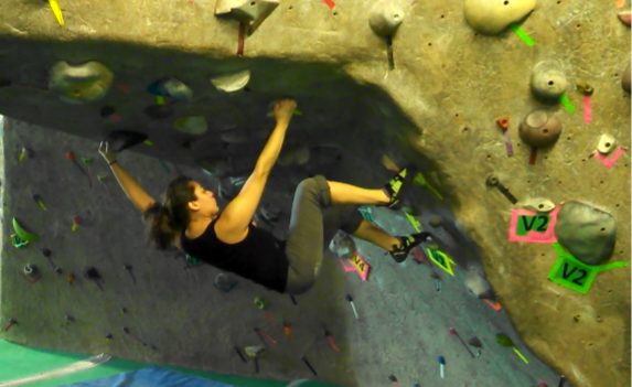 Shantal Alfaro bouldering